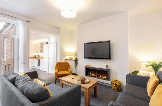 Host & Stay | North View