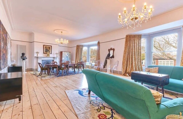 Host & Stay | Peacock House