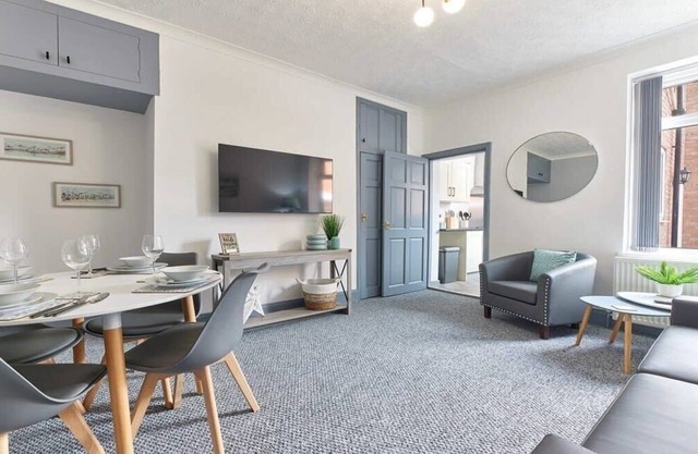 Host & Stay | Ralph House