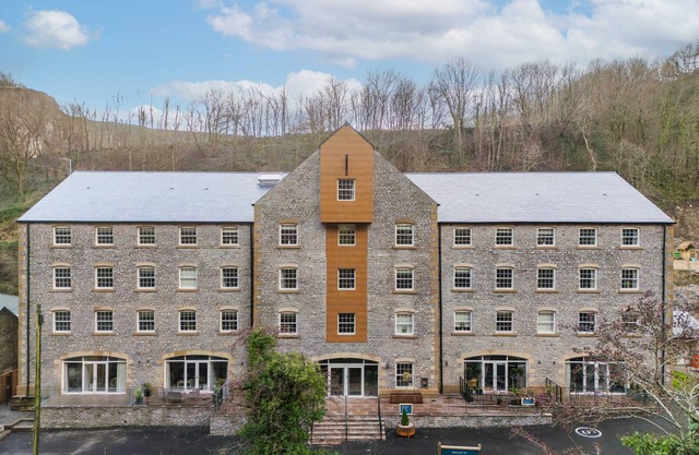 Host & Stay | Rock Mill 8