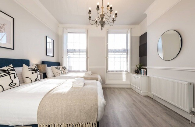Host & Stay | Seel St Townhouse Apt I
