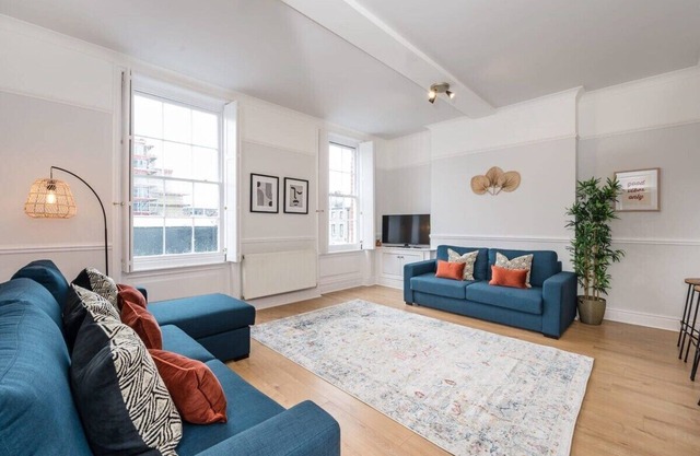 Host & Stay | Seel St Townhouse Apt II