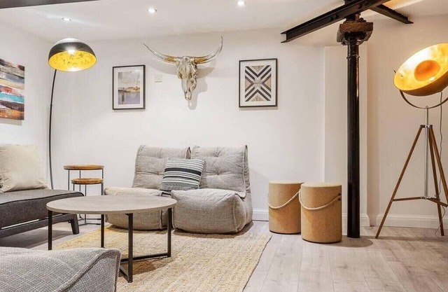 Host & Stay | Slater Street Apartment I