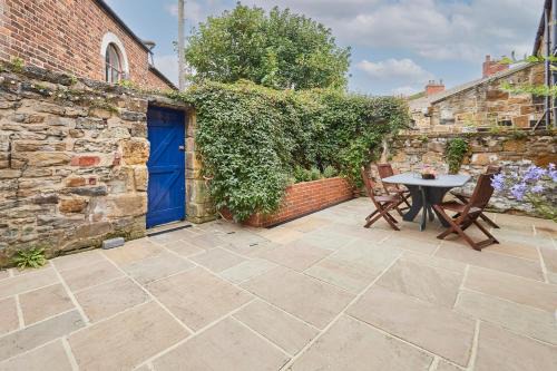 Host & Stay - Stone Row
