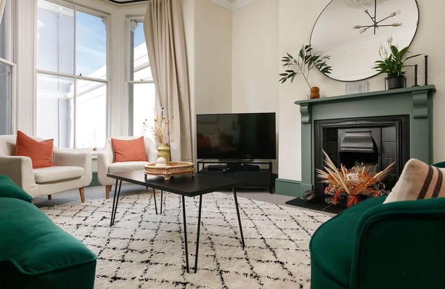 Host Stay Sussex Place
