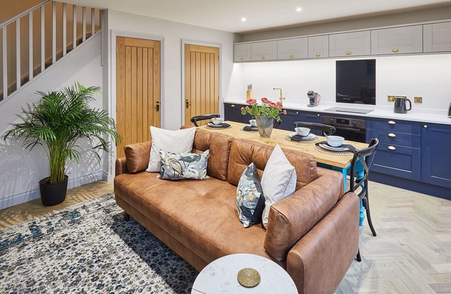 Host & Stay | The Feather @ Black Swan Mews