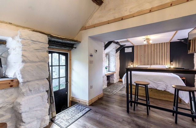 Host & Stay | The Hideaway