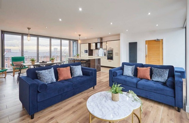Host & Stay | The Knight Street Penthouse II