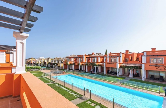 HostWise - Spacious and Luxurious w/Terrace and Pool