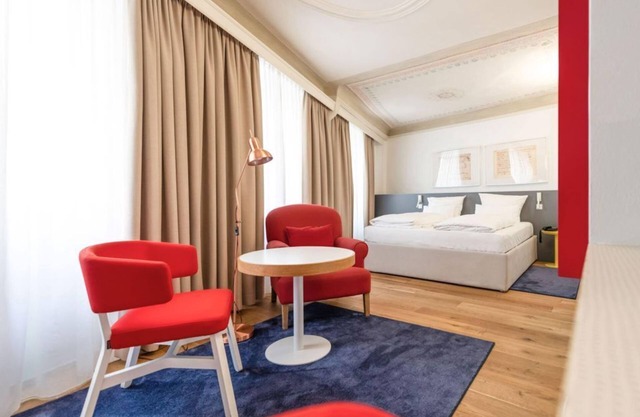 HOT DEAL Junior Suite with shower & toilet - Small Luxury Hotel Goldgasse