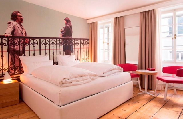 HOT DEAL Premium Double Room Single Use - Small Luxury Hotel Goldgasse