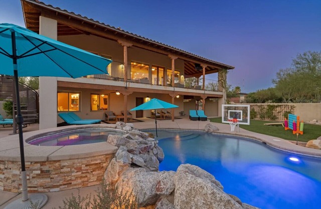 Hot Property/Foothills/Heated Pool/Spa/Sleeps16+