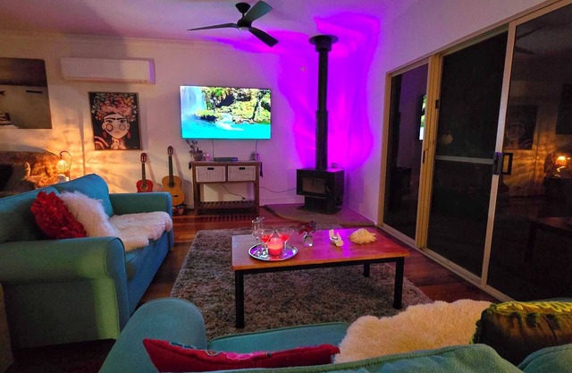 Hot spa, Sunrises & Ocean views on the horizon, pet friendly,fire pit, relax.
