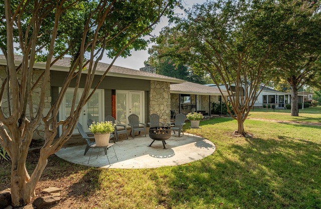 Hot Tub! 4Bdrm Lakeview! Nearby Beach!