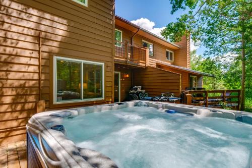 Hot Tub and Deck Family-Friendly Frisco Townhome!