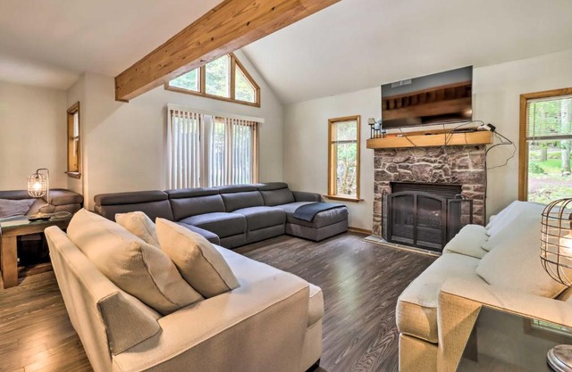 Hot Tub and Game Room Peaceful Poconos Home!