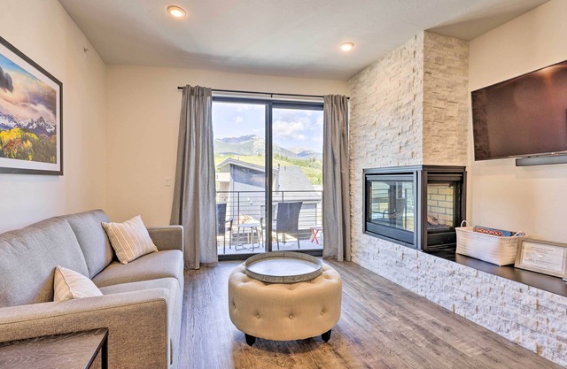 Hot Tub & Balcony: Riverfront Silverthorne Condo!
