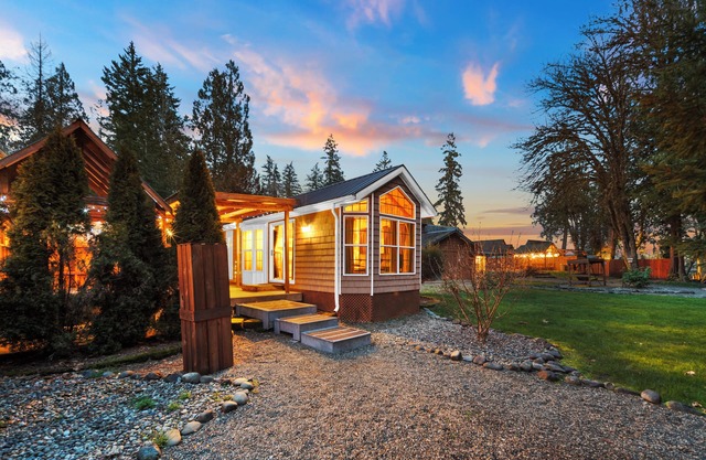 Hot Tub Cabin #8 with Fire Pit