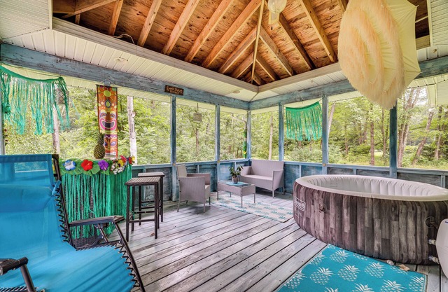 Hot Tub & Covered Deck: Peaceful Pocono Retreat!