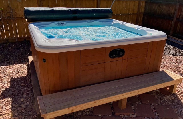 Hot Tub Cozy Cottage in Colorado Springs
