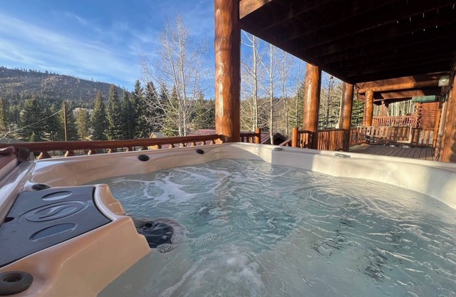 Hot Tub+Fire pit under the stars at Panguitch Lake