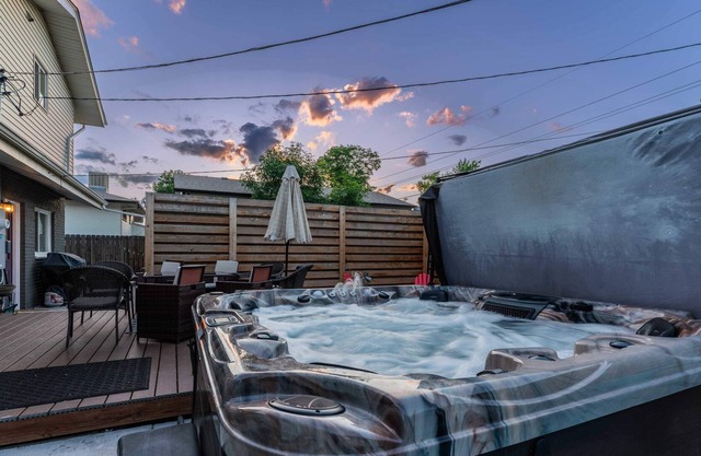 Hot Tub, Fire Pit, Mountain Views!