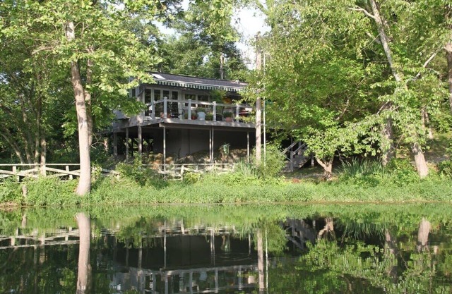 Hot Tub + Fire Pit + Secluded + 5 Minutes Eureka