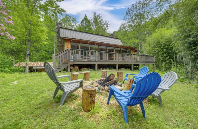 Hot Tub, Fire Pit: Waynesville Getaway Near Hiking
