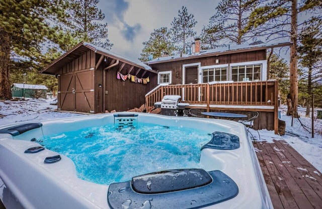Hot tub & fireplace! Historic cabin near Natl Park