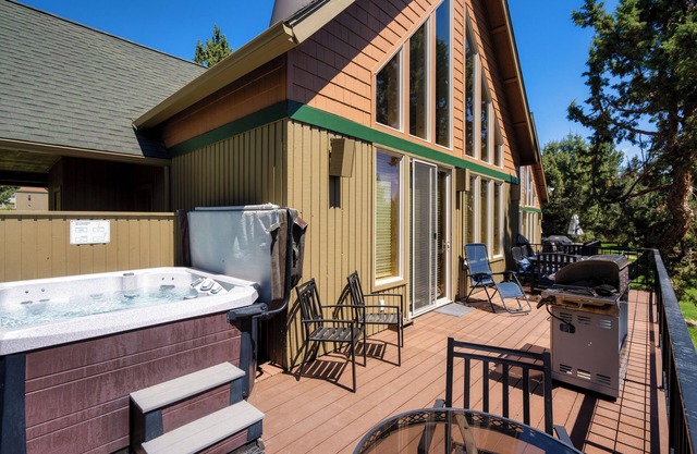 Hot Tub, full resort access, Golf!