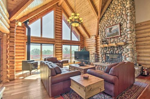 Hot Tub, Game Room and Theater Luxe Show Low Home