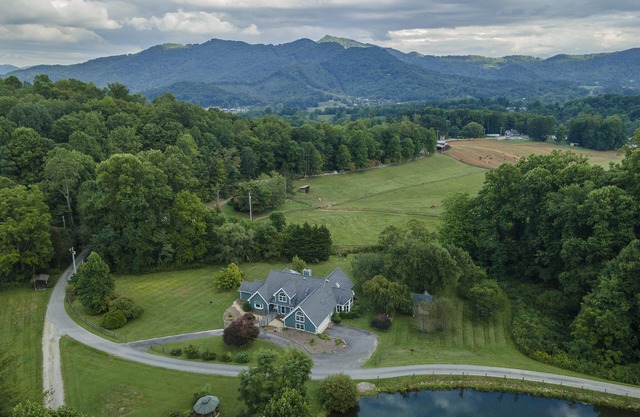 Hot Tub, Game Room & Pond Views + Biltmore Pass | Luxe Mountain Escape