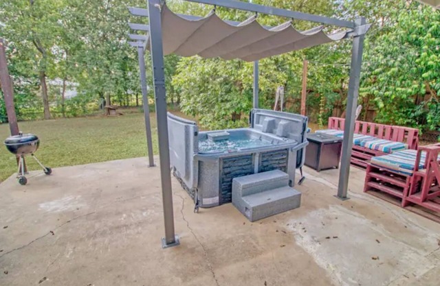 HOT TUB! Gaming & SHOPPING, Our Airbnb Has It ALL!