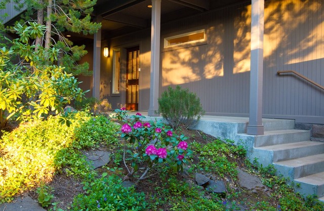 Hot Tub, Golf Course Views, Large Deck, Quiet and Peaceful in Broken Top