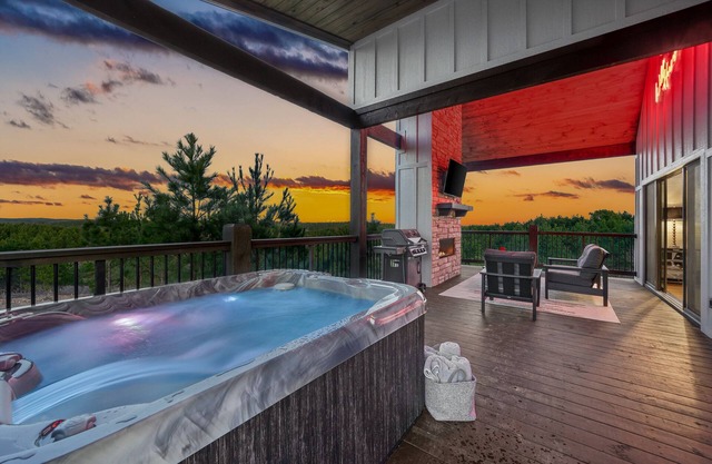 Hot Tub Kisses and Sunrise Wishes- The most Romantic Cabin In all of Broken Bow!