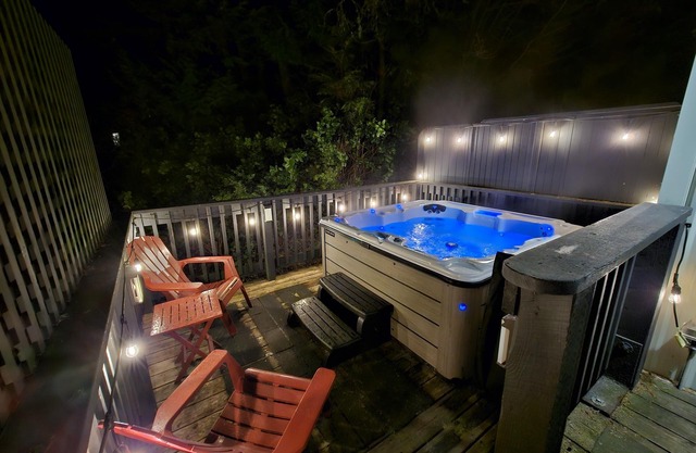 Hot Tub ~ Loft With Eagle's Nest Above! ⎮Eagle's Nest