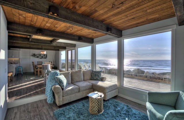 Hot tub on the Beach with Super Fast Wi-Fi at Luna Shores