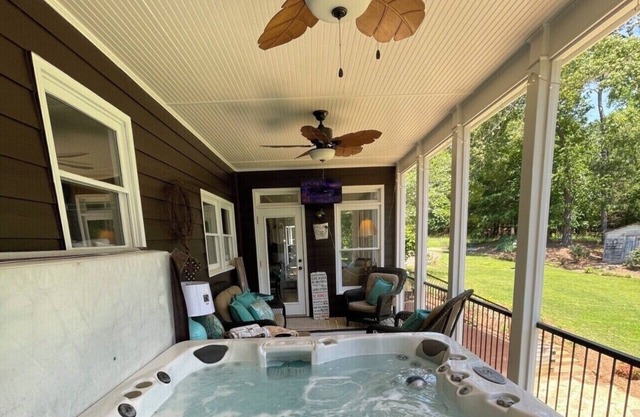 Hot tub*Prvt Lake*Land*Nature* up to14.ppl - Weddings/Retreats Rates