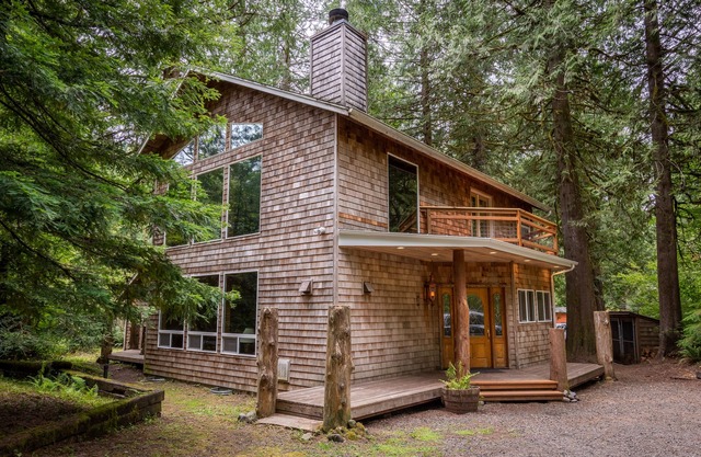 Hot tub, quiet neighborhood, pet friendly!