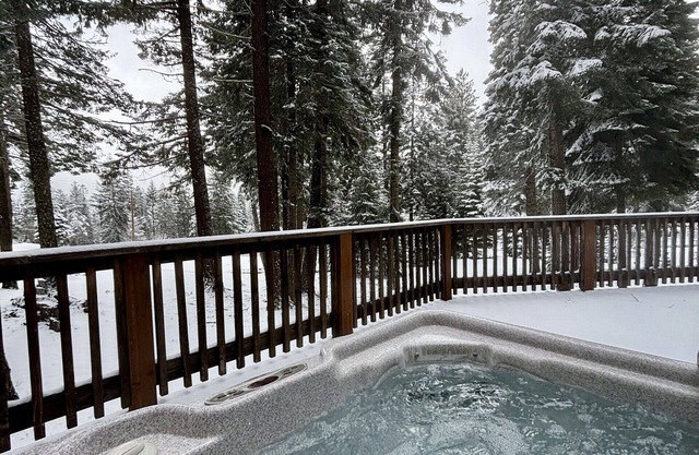 Hot Tub! Relaxing Tranquil Cabin at Hyatt Lake 40
