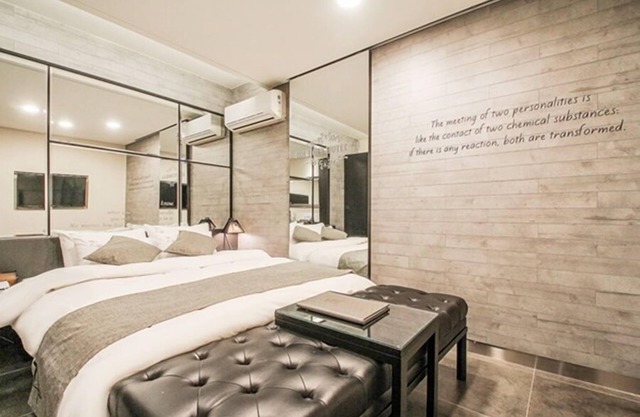 Hotel 2.4