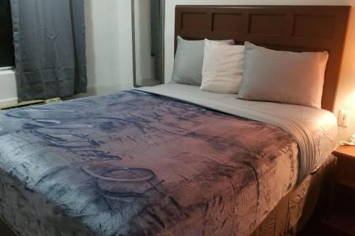 Hotel 2 Queen Beds Hotel Room 226 Booking
