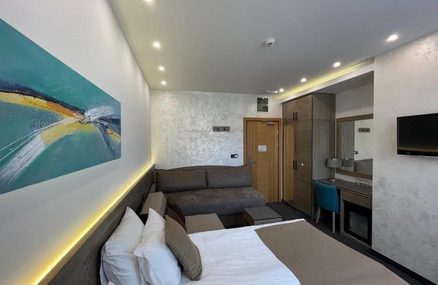 Hotel Alibi 105