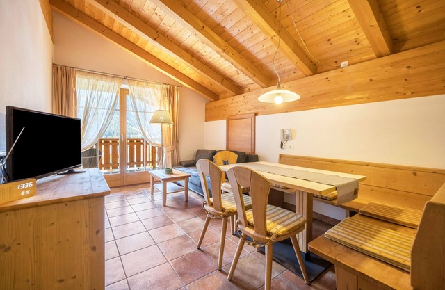 Hotel Apartment 'Naturresidenz Theistadl Apt 302' with Lake View & Shared Pool
