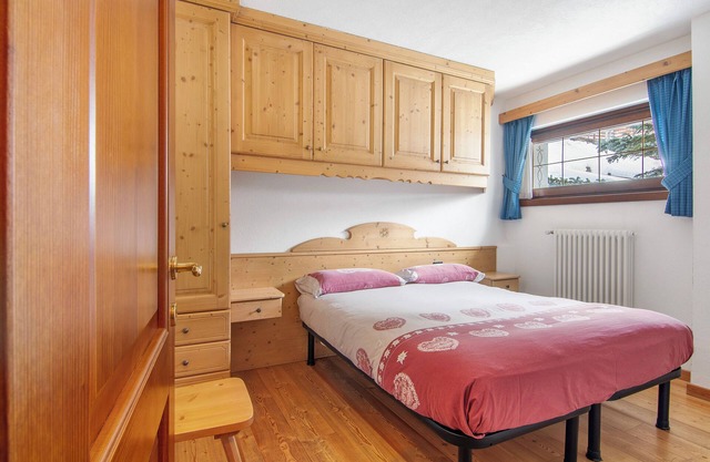 Hotel Apartment "Residence Larice Bianco N6" with Mountain View, Shared Terrace & Wi-Fi