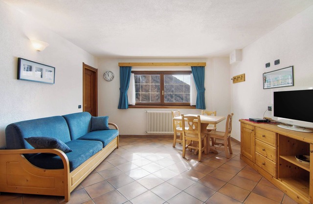 Hotel Apartment "Residence Larice Bianco N5" with Mountain View, Shared Terrace & Wi-Fi