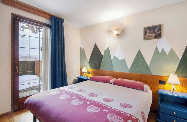 Hotel Apartment "Residence Larice Bianco N3" with Mountain View, Shared Terrace & Wi-Fi