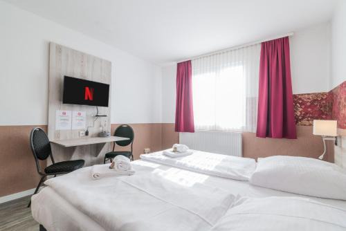 Hotel Café Galerie I Hannover-Garbsen I Free Parking