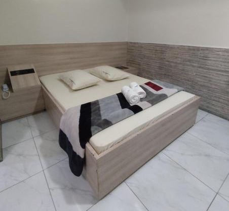 Hotel Caliente