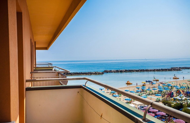 HOTEL COLA FRONTEMARE
